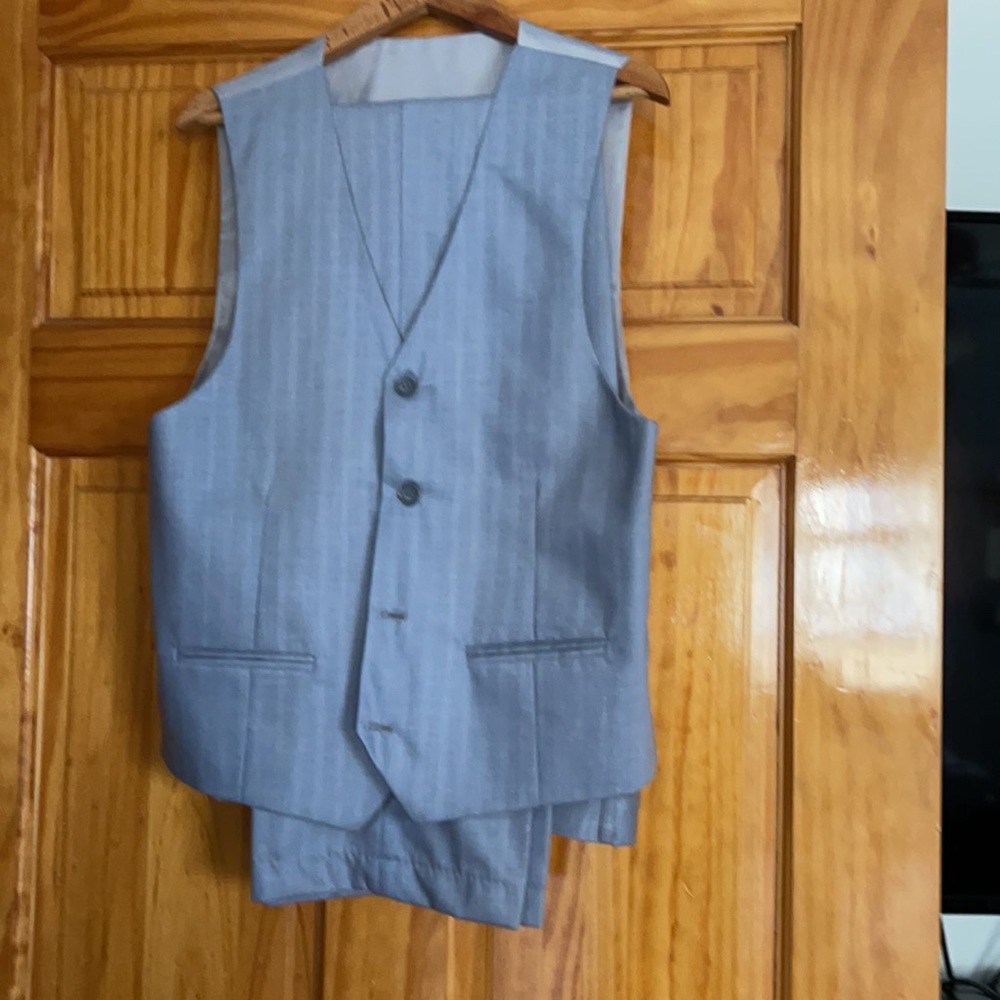 Suit - Picture 6 of 12